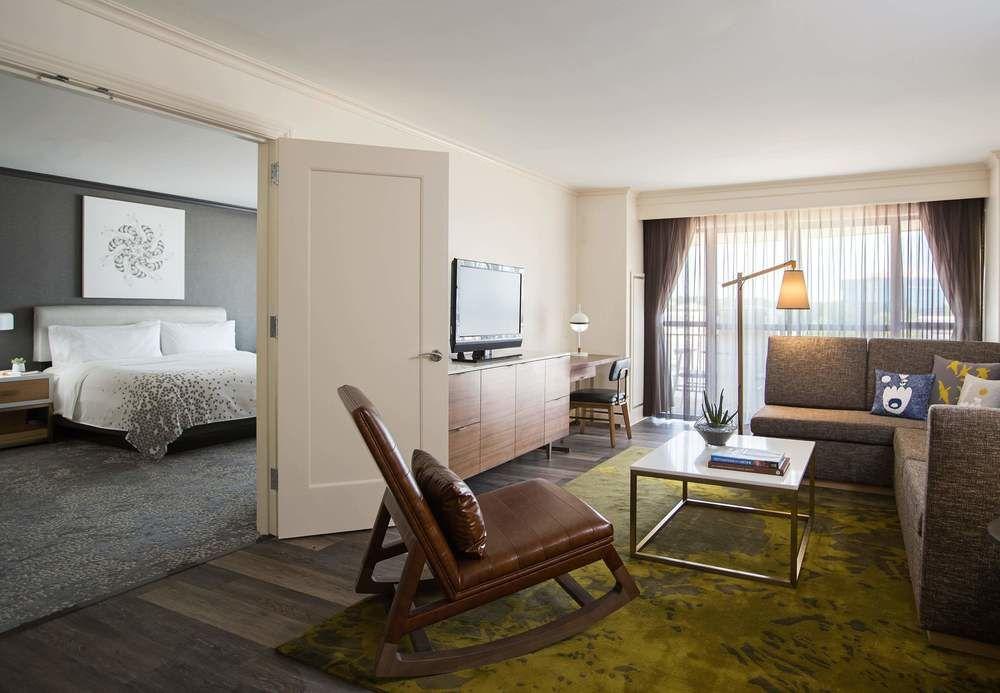 Renaissance Raleigh North Hills Hotel Esterno foto