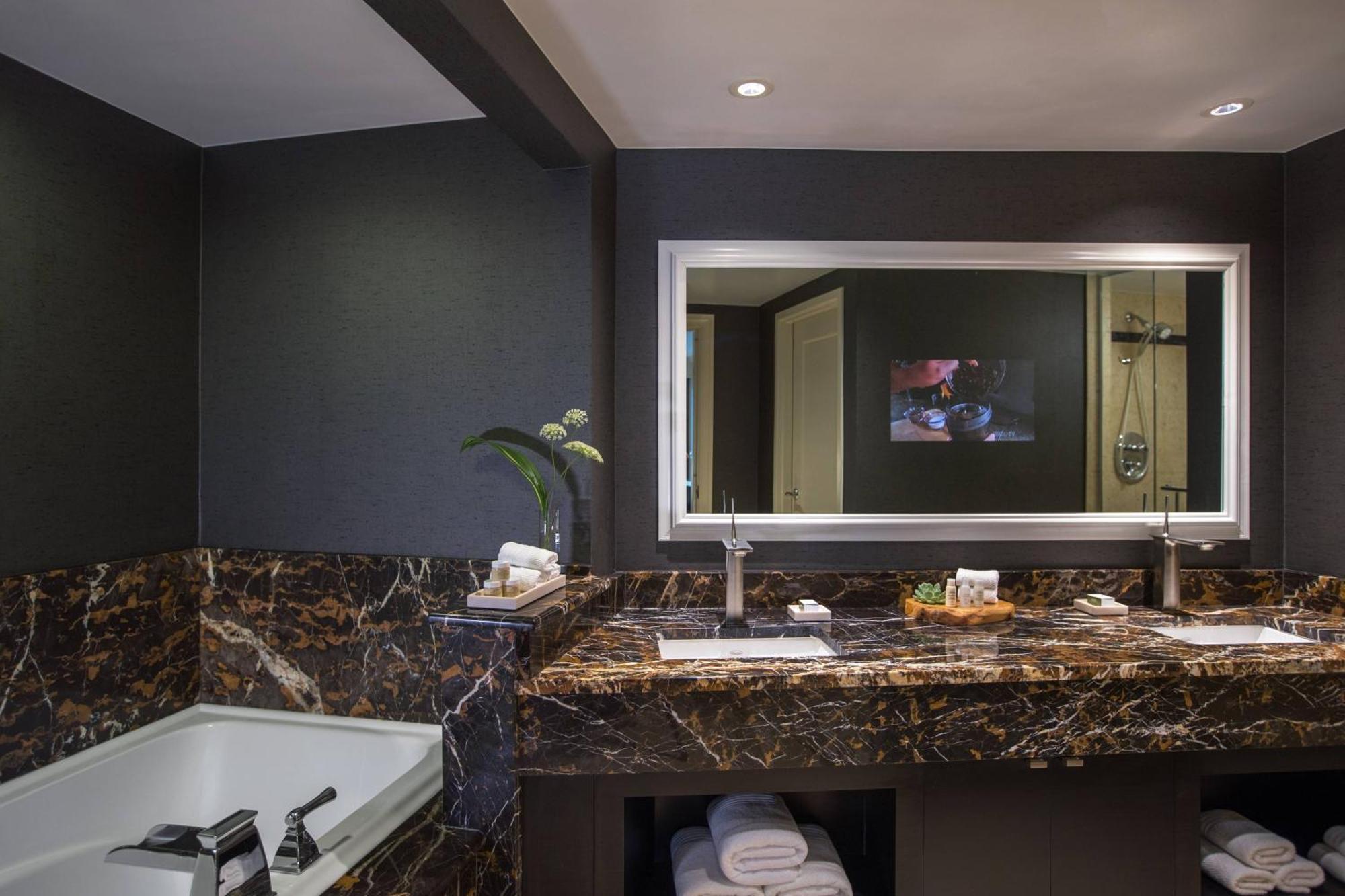 Renaissance Raleigh North Hills Hotel Esterno foto