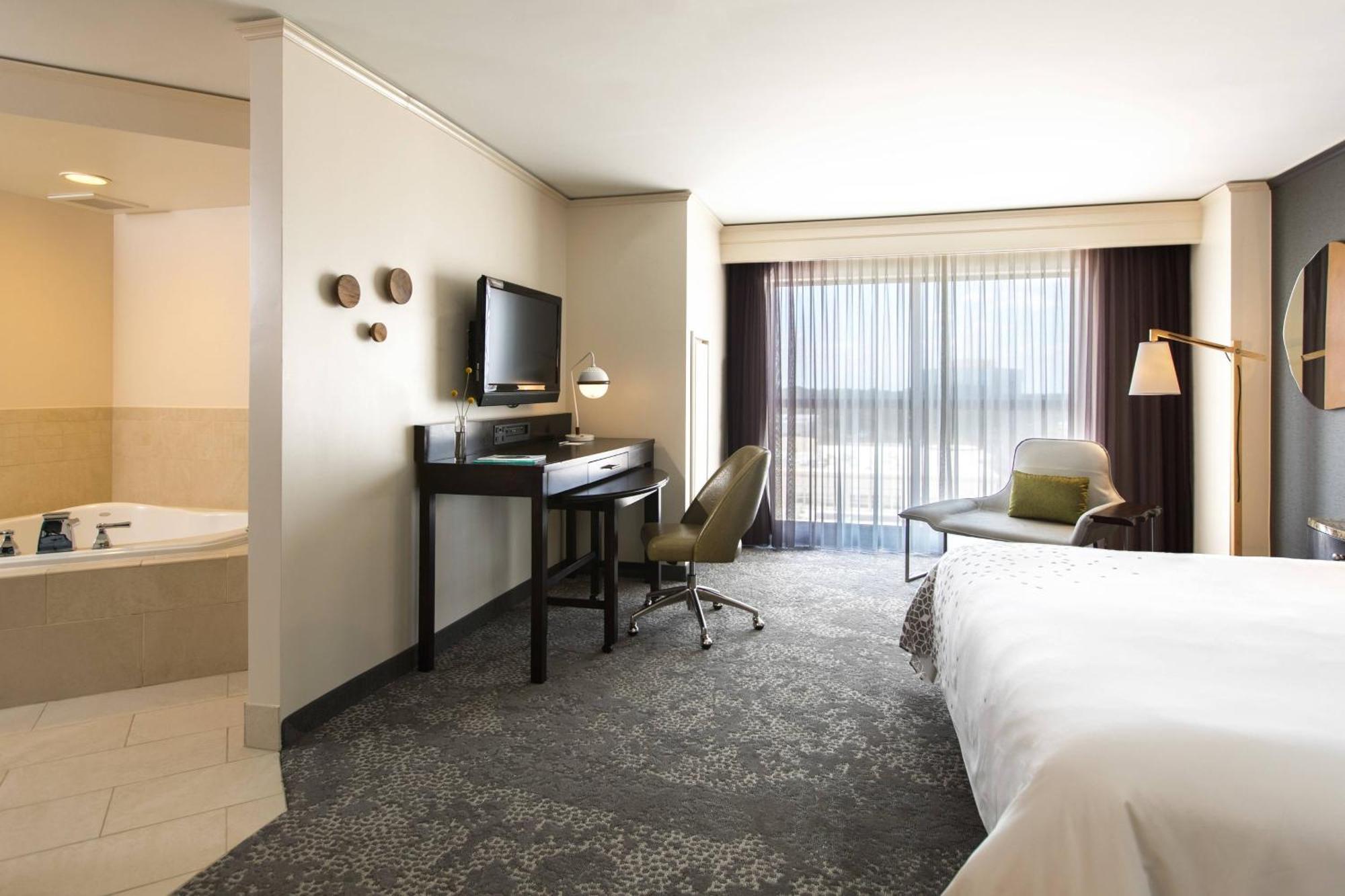 Renaissance Raleigh North Hills Hotel Esterno foto