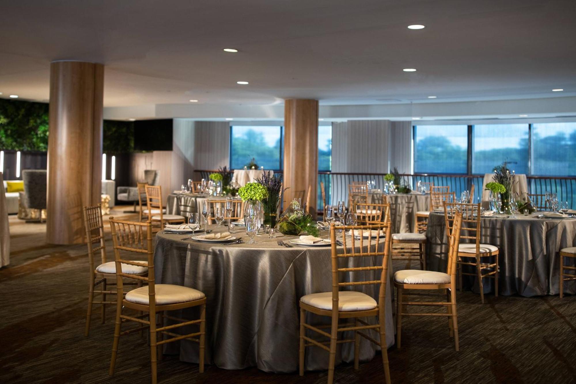Renaissance Raleigh North Hills Hotel Esterno foto